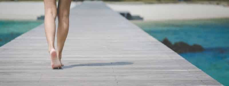 Deck plastico tipo madera ofrece un transito seguro.